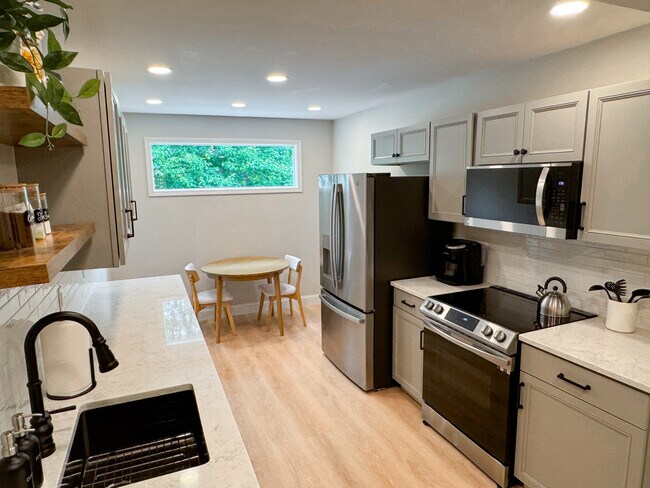 Foto del edificio - 4056 Lenox Park Dr