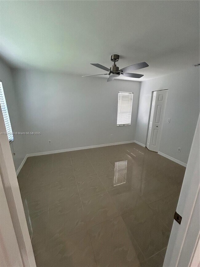 Foto del edificio - $2,200MONTHLY;20730 NE 8TH CT #204-16