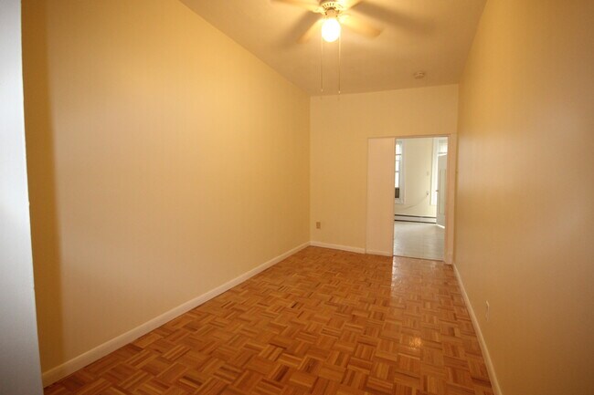 Building Photo - 514 Park Ave