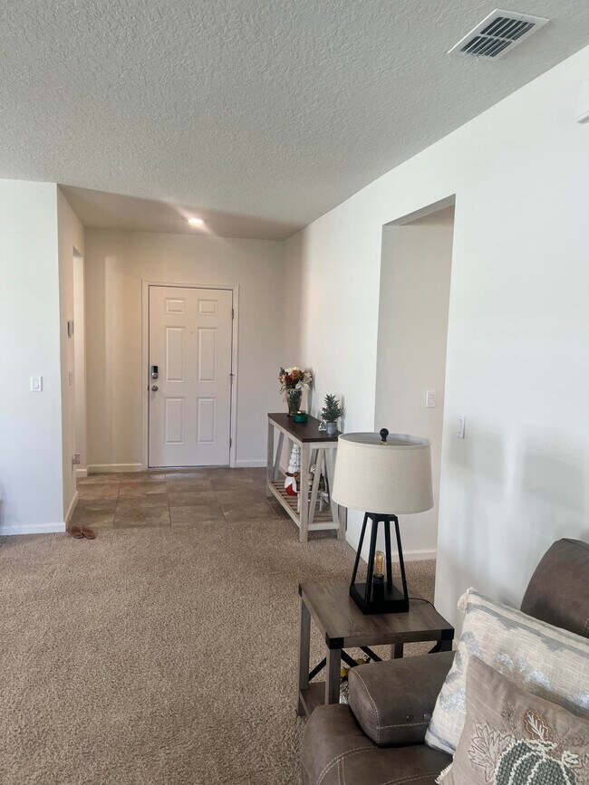 Foto del edificio - 3213 Trinity Cir