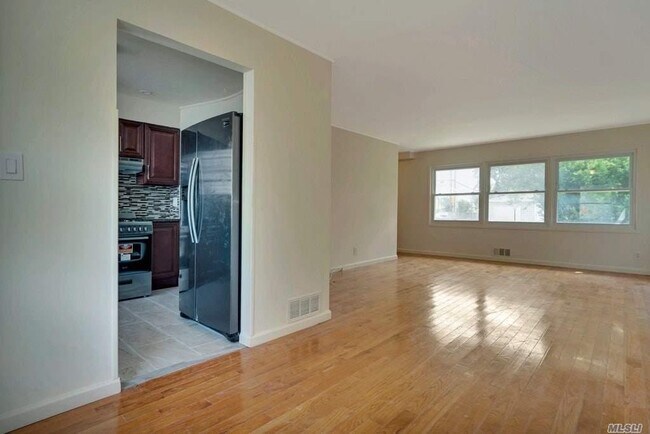 Building Photo - 33 Adelphi Rd