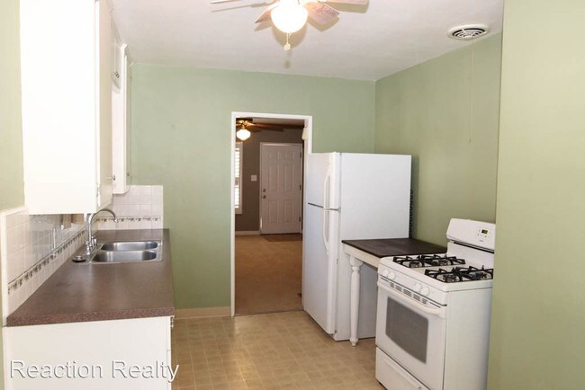Building Photo - 9348 La Vine St