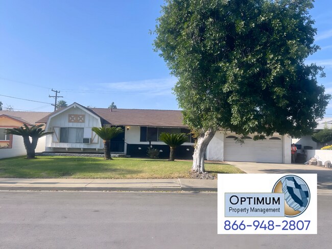 Foto del edificio - Summer-Ready Pool Home in Pomona