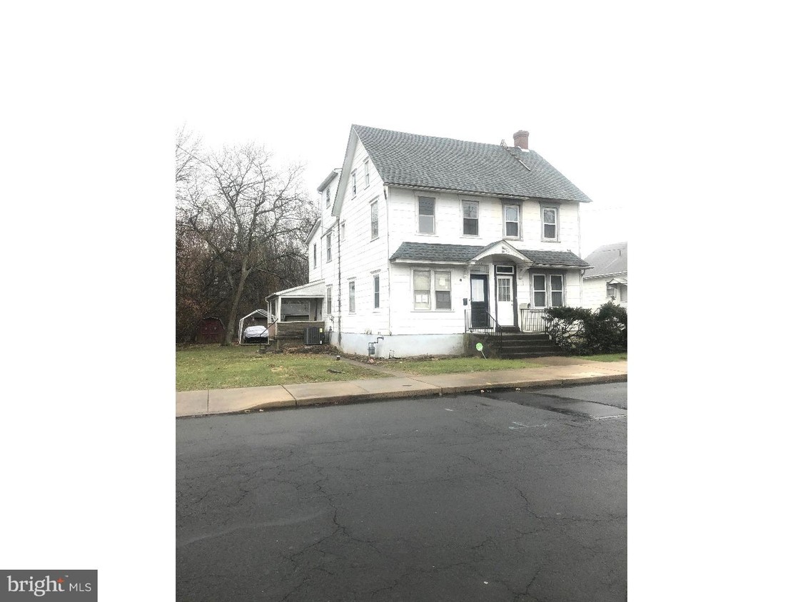 Primary Photo - 1124 Juniper St
