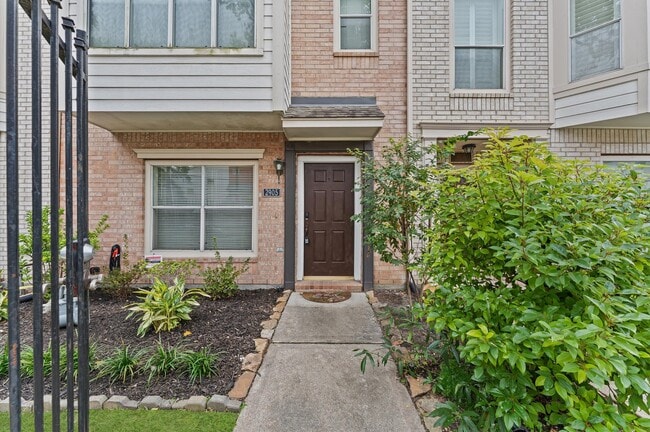 Building Photo - 2905 Crawford St