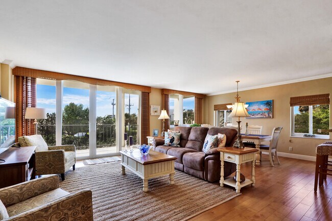 Foto del edificio - 300 S Beach Rd