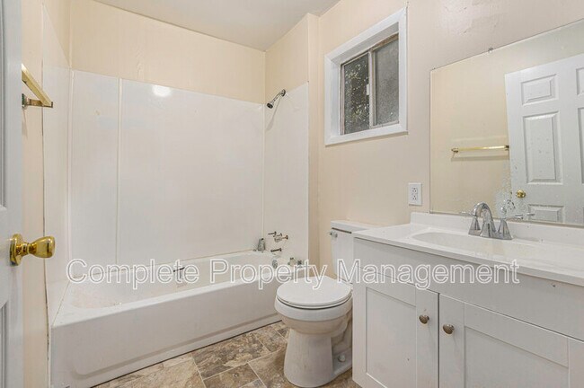 Foto del edificio - 18 Center St