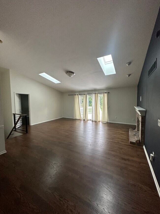 Foto del edificio - 4934 Claredon Pl