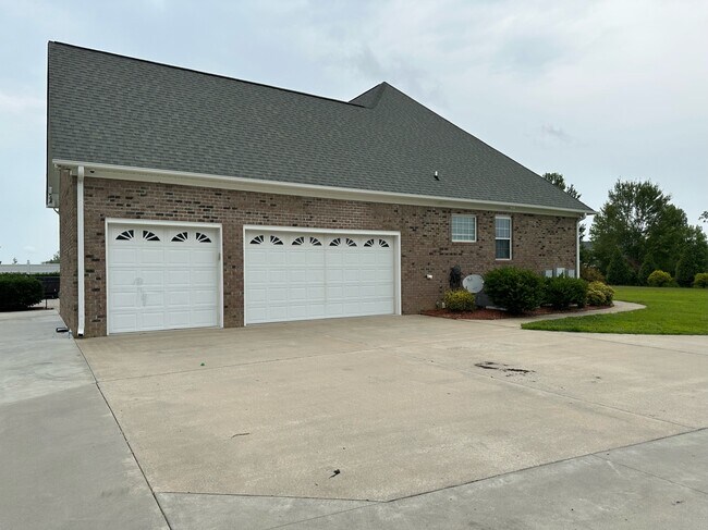 Foto del edificio - 3900 Speight Seed Farm Rd