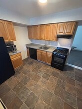 Building Photo - 2817 W Queen Ln