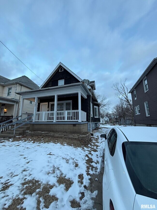 Building Photo - 707 E Nebraska Ave