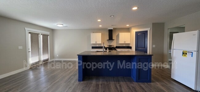 Building Photo - 157 E Murtaugh Lake Dr