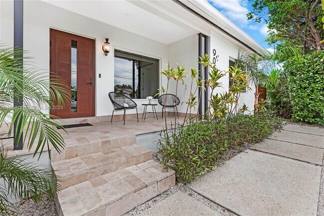 Foto del edificio - 9065 Emerson Ave