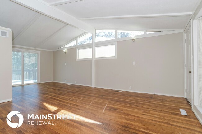 Foto del edificio - 5811 N Highland Ave