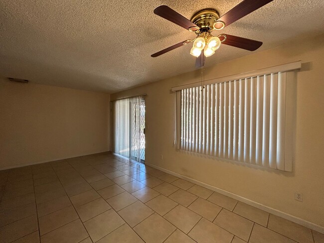 Foto del edificio - Quaint 2 bed 2 bath in 55+ community!