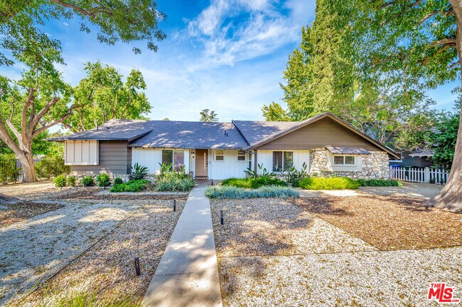 Building Photo - 19841 Henshaw St