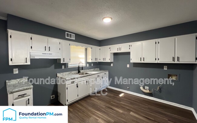 Foto del edificio - 5071 Breckenwood Dr