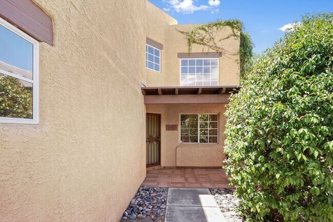 Building Photo - Elegant 4-Bed Home with Balcony & Backyard...