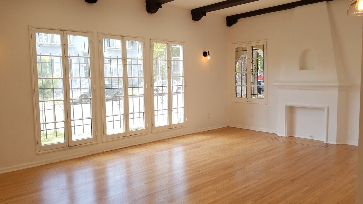 Foto principal - 632 N Windsor Blvd
