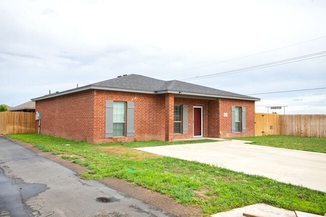 Building Photo - Built in 2018 3bedrooms 2bathrooms CH/A