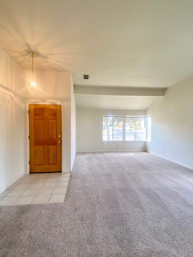 Foto del edificio - 1432 Lorimer Way