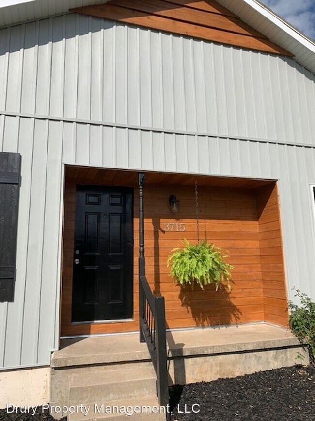 4 br, 3 bath House (NM) 3715 N Pickwick... House Rental in