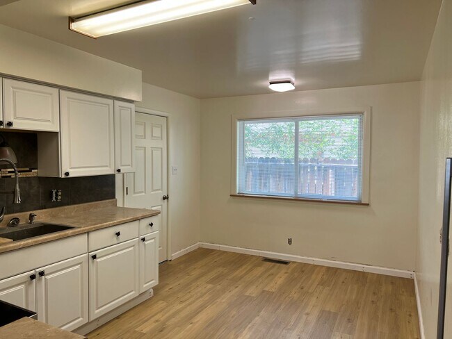 Foto del edificio - Old SW Reno/ Midtown 2/bed/1bath with garage!