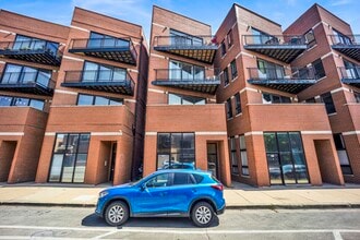 Building Photo - 3505 N Elston Ave