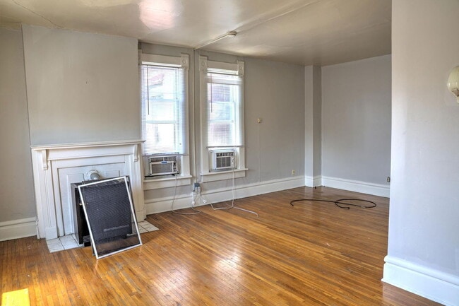 Foto del edificio - 250 1/2 W 5th Ave