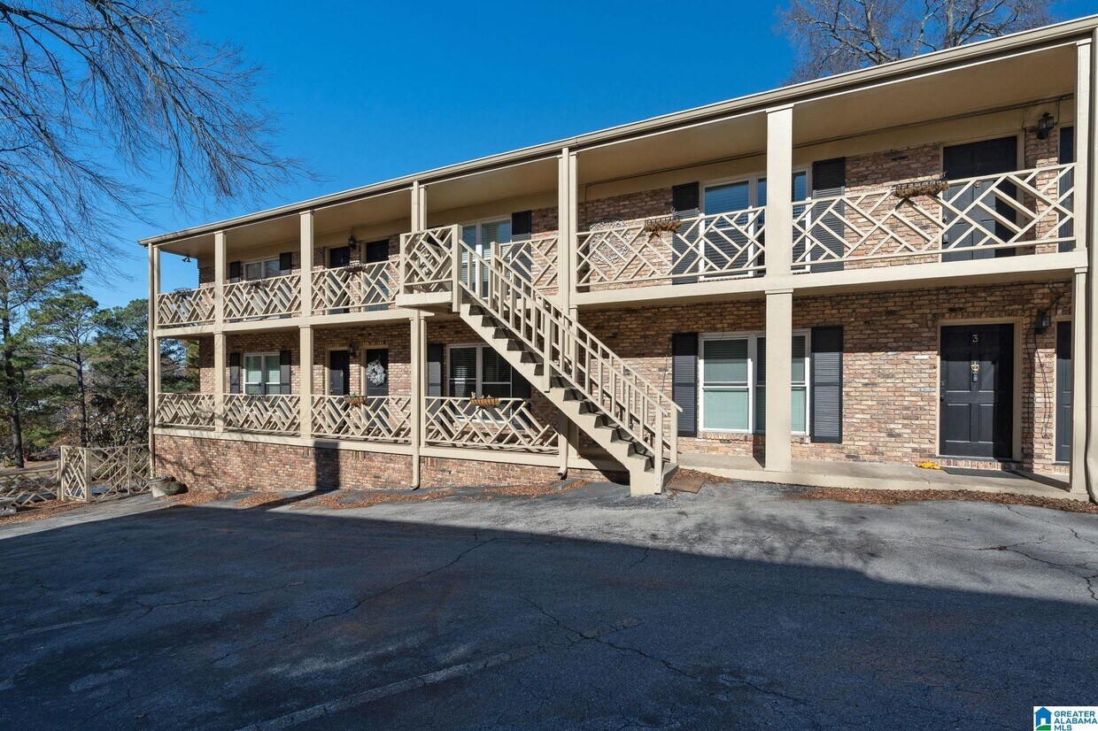 Primary Photo - 2825 Highland Ave
