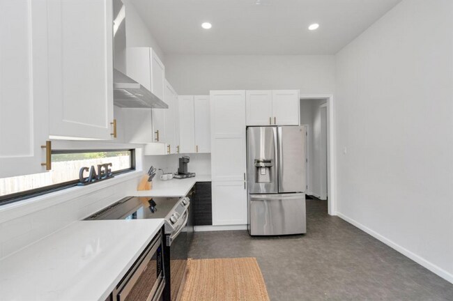 Foto del edificio - 3439 Reeves St