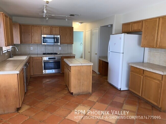 Building Photo - 4 Bed / 2 Bath Goodyear home with NO HOA