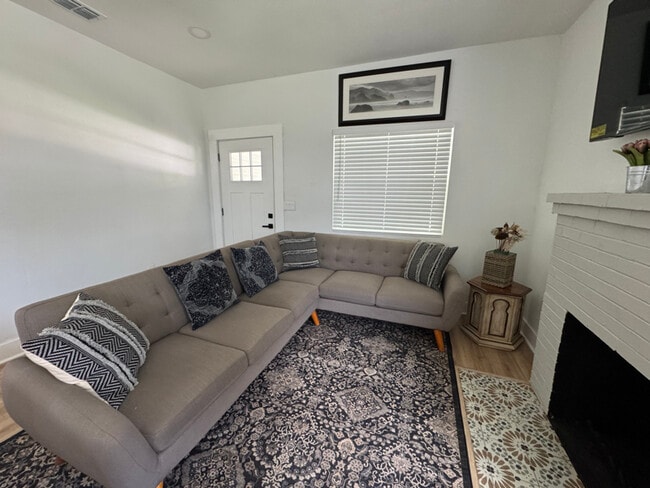 Photo - 4202 N Suwanee Ave Apartment