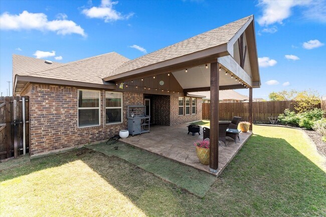 Building Photo - 137 Red Hickory Dr