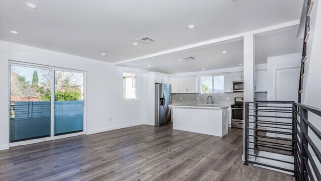 Building Photo - 10916 Hesby St