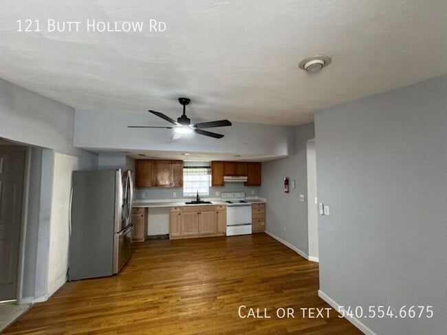 Foto del edificio - 121 Butt Hollow Rd