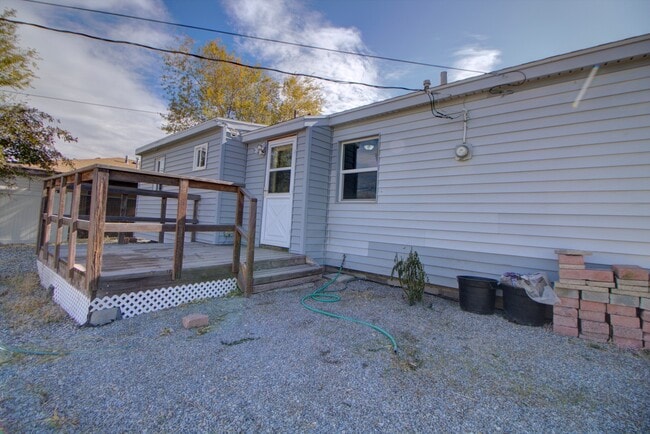 Building Photo - Pet Friendly Kearns Home