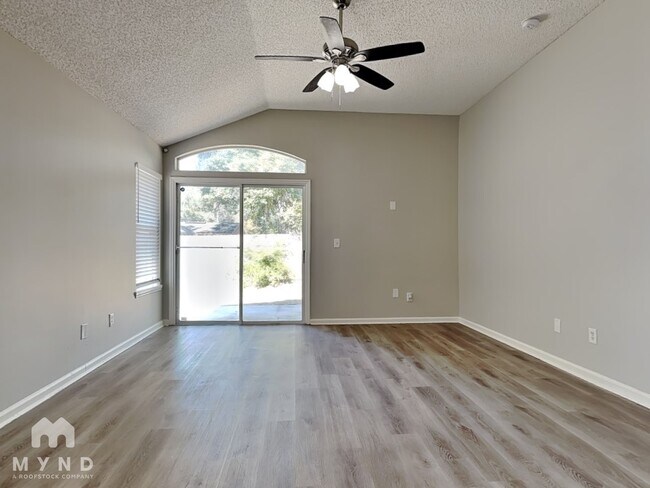 Foto del edificio - 4303 Campus Hills Cir