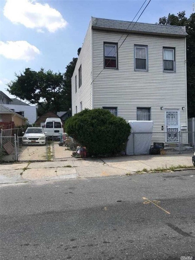 Primary Photo - 6-12-12 College Point Blvd
