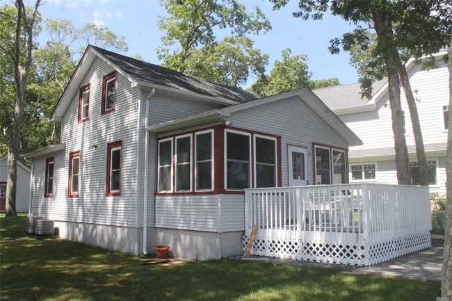 Building Photo - 130 Oak St