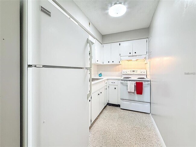 Building Photo - 250 Rosery Rd NW