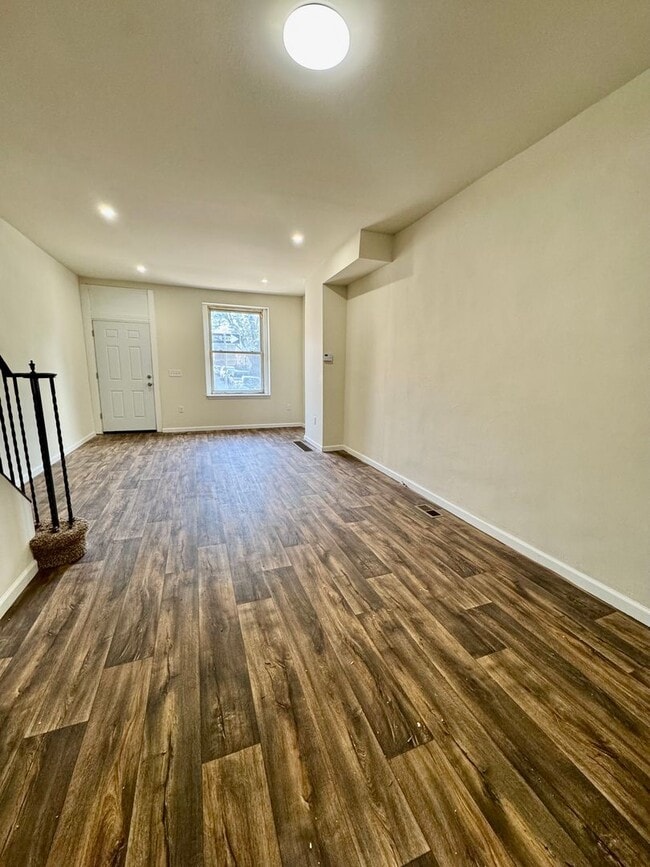 Building Photo - Spacious 4-Bedroom Home with Central Air a...