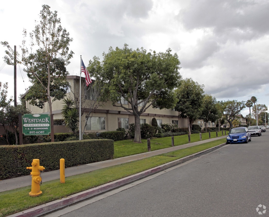 Building Photo - Westpark Apartments