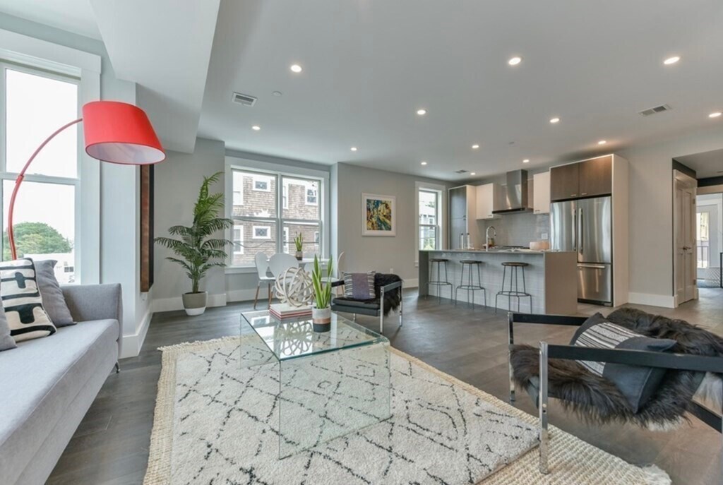 Foto principal - 125 Stoughton St