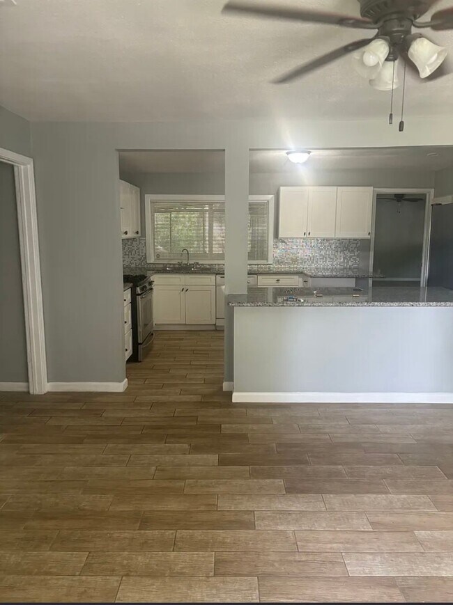 Foto del edificio - 2310 Merle St