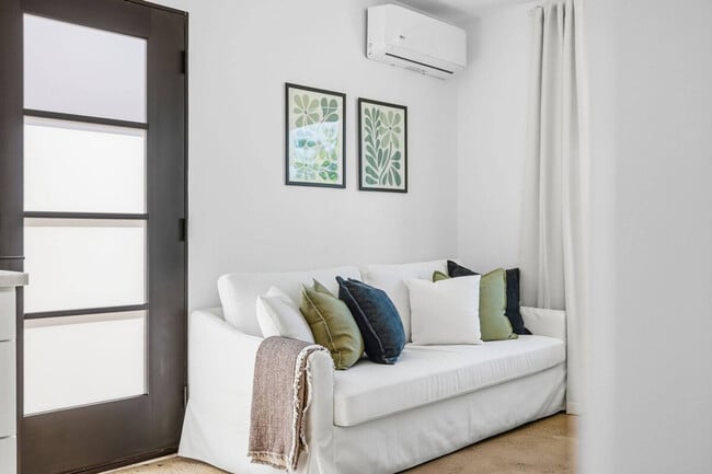 Building Photo - 6431 Carthage St