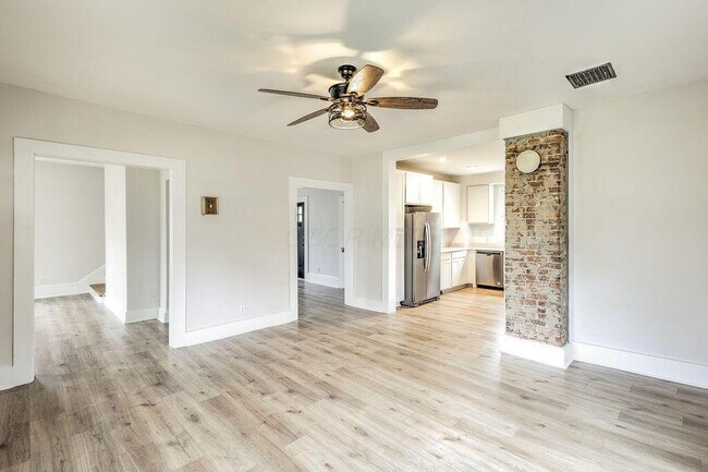 Foto del edificio - 291 S Main St