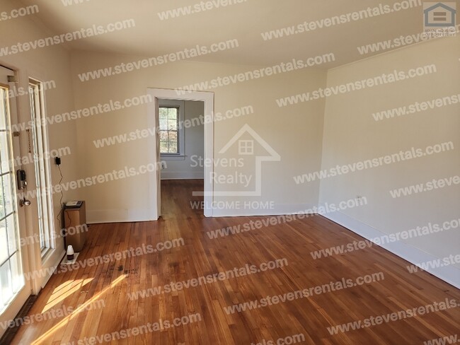 Foto del edificio - 236 S Young St