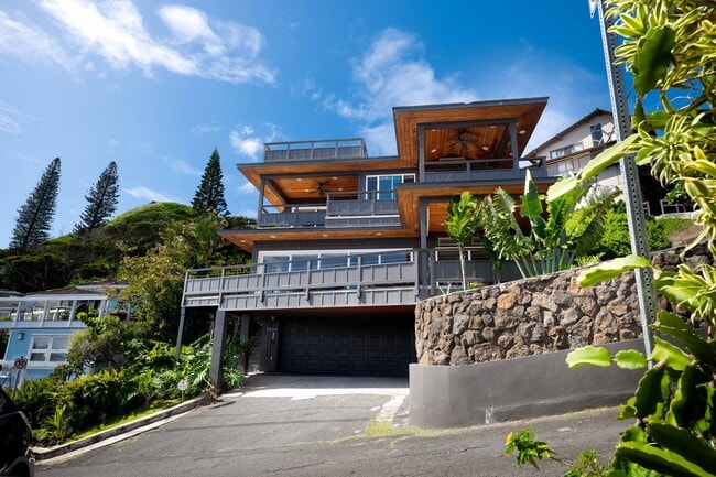 Fully Furnished Executive Retreat with Iconic Views - Stunning Sunrises - Elevated Island Living - Fully Furnished Executive Retreat with Iconic Views - Stunning Sunrises - Elevated Island Living House