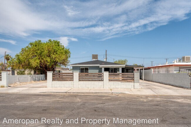Foto del edificio - 5 br, 2 bath House - 1204 I St